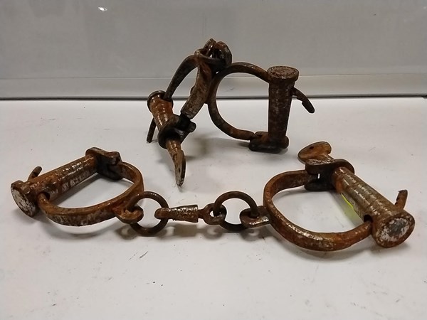 Lot 1186 - HANDCUFFS