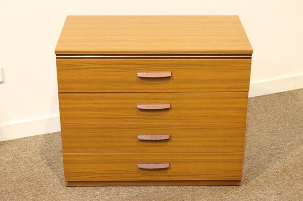 Lot 280 - PETITE CHEST OF DRAWERS