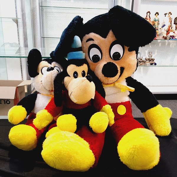 Lot 1098 - MICKEY MOUSE