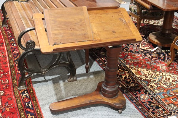 Lot 119 - INVALID READING TABLE