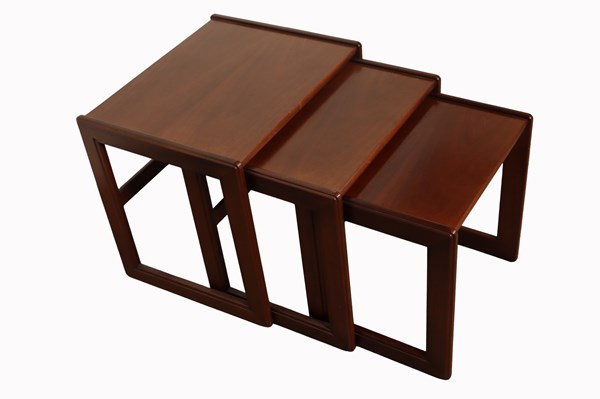 Lot 91 - NEST OF TABLES