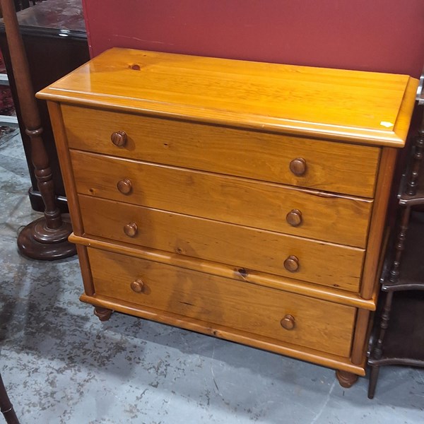 Lot 69 - CHEST OF DRAWERS