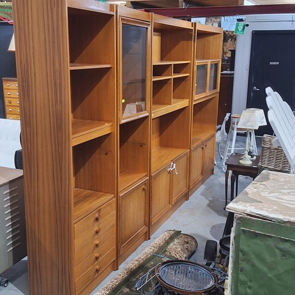 Lot 320 - WALL UNIT