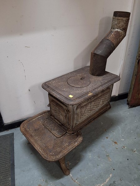 Lot 331 - WOOD BURNER