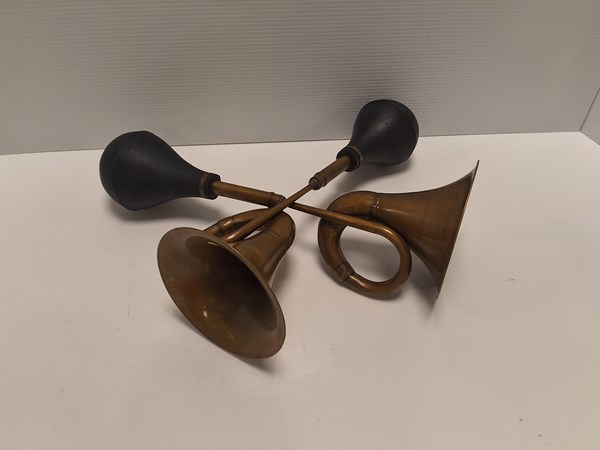 Lot 1232 - VINTAGE CAR HORNS