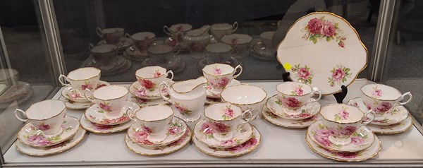 Lot 1242 - ROYAL ALBERT TEA SET