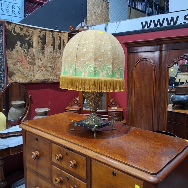 Lot 51 - TABLE LAMP