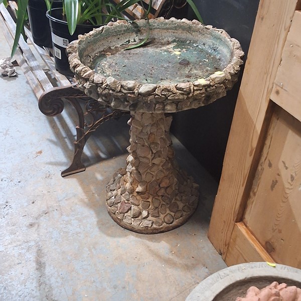 Lot 348 - BIRDBATH