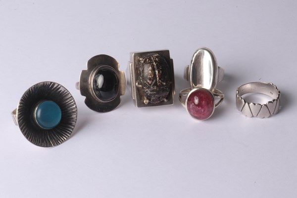 Lot 1039 - JEWELLERY