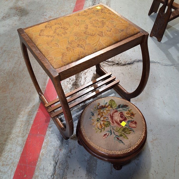 Lot 365 - STOOLS