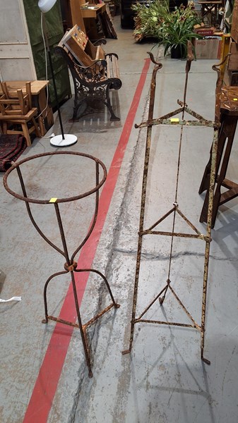 Lot 319 - POT AND WASH STANDS