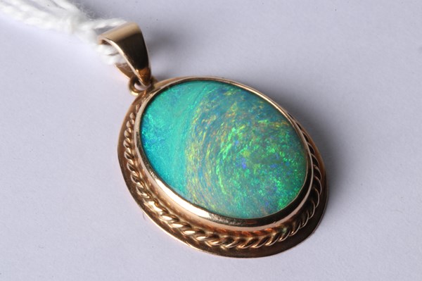 Lot 1012 - GOLD OPAL PENDANT