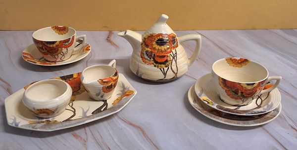 Lot 1213 - CLARICE CLIFF TEA WARE