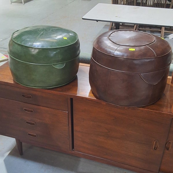 Lot 286 - OTTOMANS