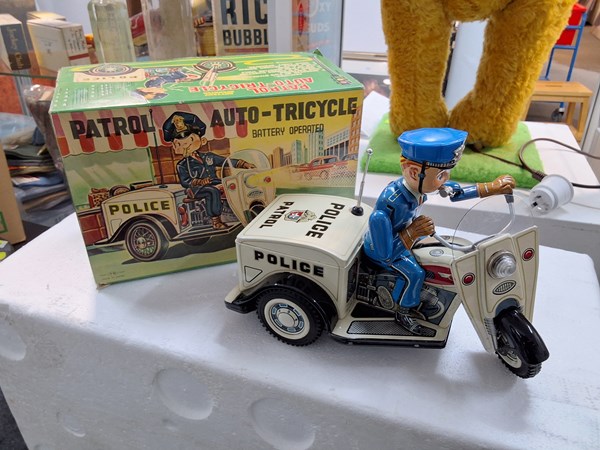 Lot 1113 - TIN TRICYCLE