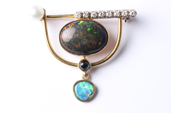 Lot 1024 - GOLD OPAL BROOCH