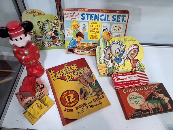 Lot 1118 - VINTAGE KIDS LOT