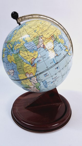 Lot 1363 - WORLD GLOBE