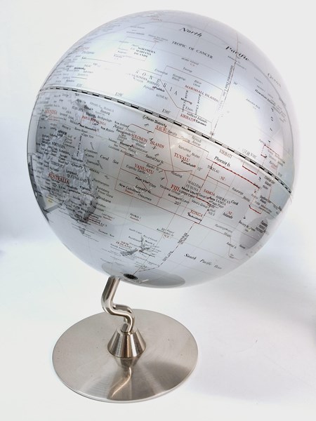 Lot 1189 - WORLD GLOBE