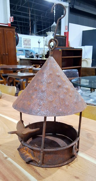 Lot 409 - BIRD FEEDER