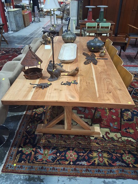 Lot 173 - TABLE