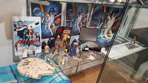 Lot 1393 - STAR WARS COLLECTABLES