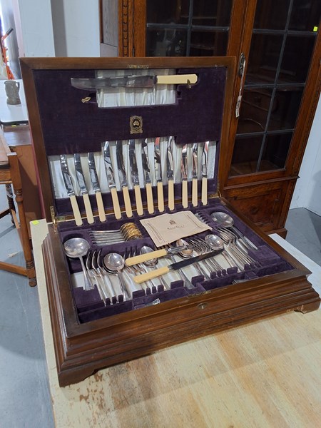 Lot 1365 - CUTLERY CANTEEN