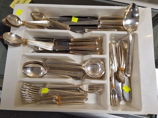 Lot 1334 - FLATWARE