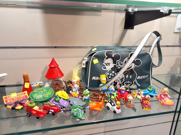 Lot 1270 - VINTAGE BAG & TOYS