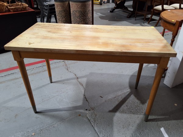 Lot 168 - KITCHEN TABLE