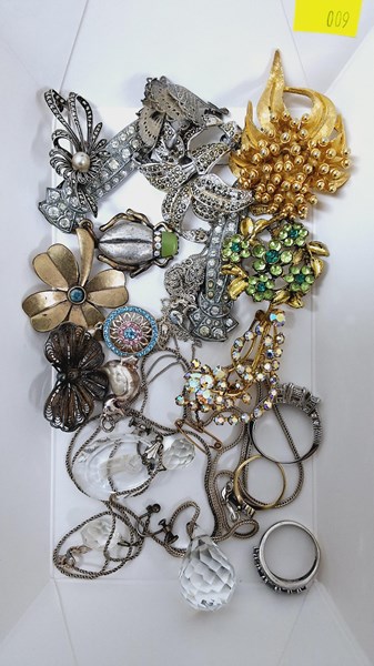 Lot 1022 - JEWELLERY