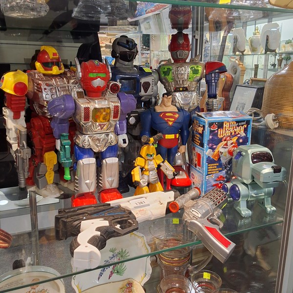 Lot 1381 - ROBOT TOYS