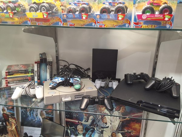 Lot 1392 - PLAY STATIONS