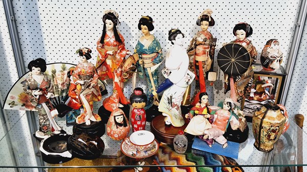 Lot 1286 - VINTAGE JAPANESE DOLLS