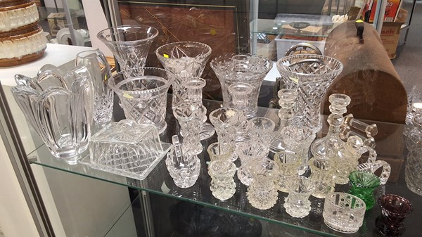 Lot 1285 - CRYSTAL & GLASSWARE