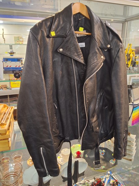 Lot 1313 - LEATHER JACKET