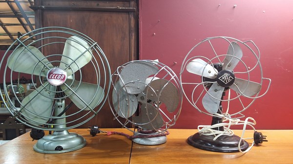 Lot 91 - DESK FANS