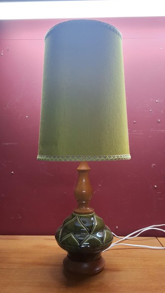 Lot 88 - TABLE LAMP