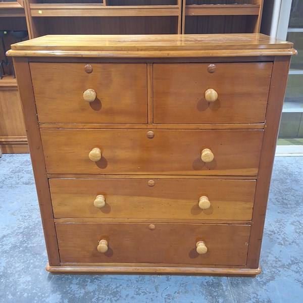 Lot 96 - CHEST OF DRAWERS