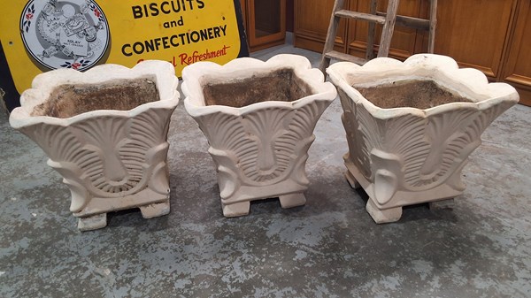 Lot 403 - PLANT POTS