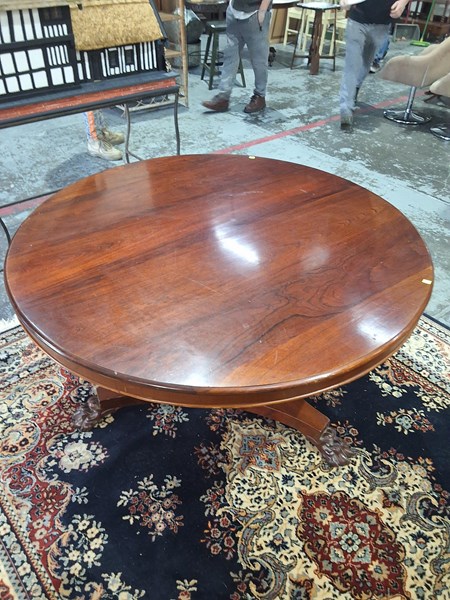 Lot 141 - DINJNG TABLE