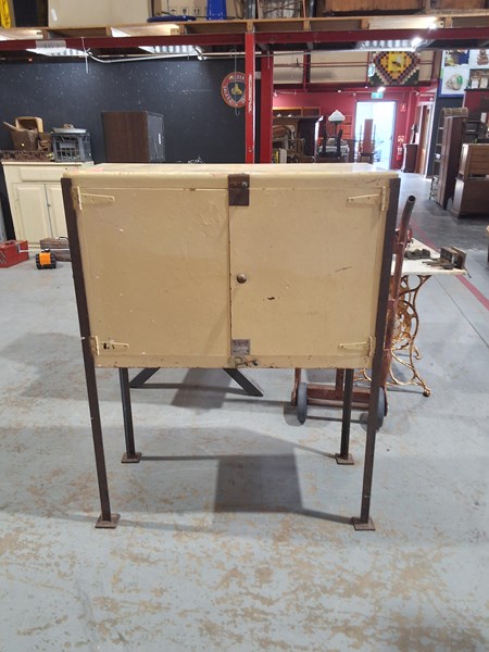 Lot 283 - STORAGE CABINET