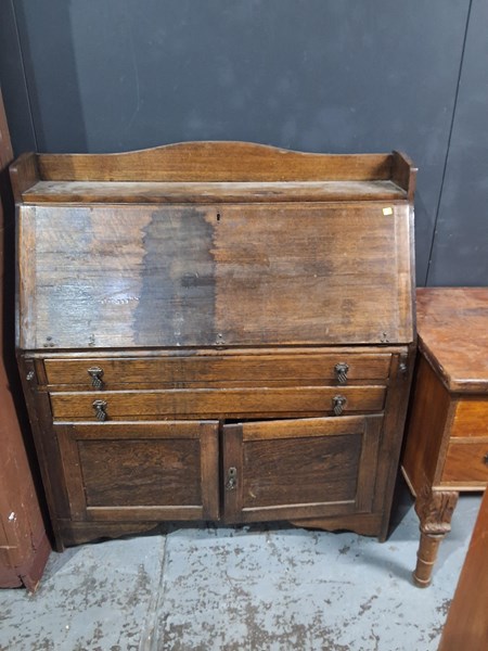 Lot 90 - WRITING BUREAU