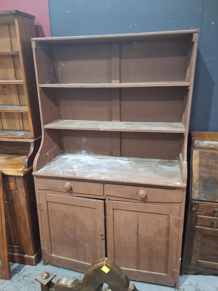 Lot 254 - DRESSER