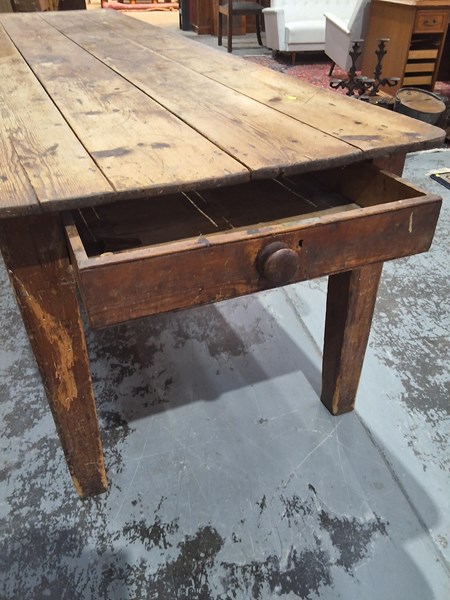 Lot 69 - KITCHEN TABLE