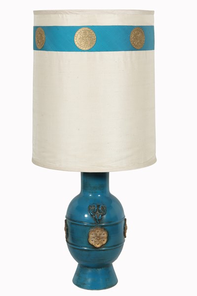 Lot 131 - TABLE LAMP