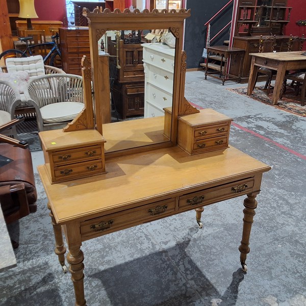 Lot 49 - DRESSING TABLE