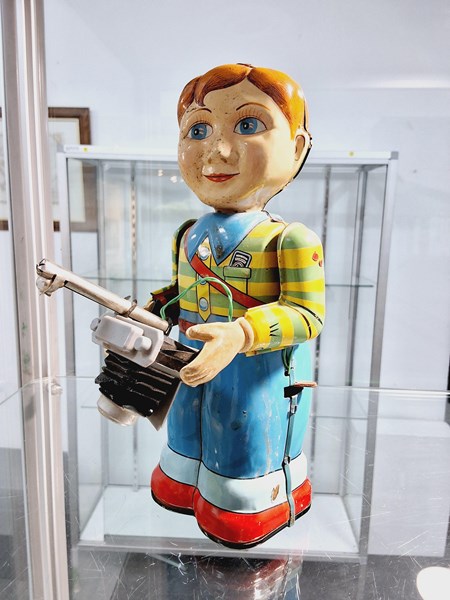 Lot 1381 - TIN TOY