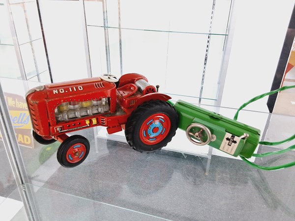 Lot 1379 - TIN TOY