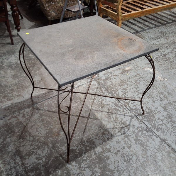 Lot 323 - DINING TABLE